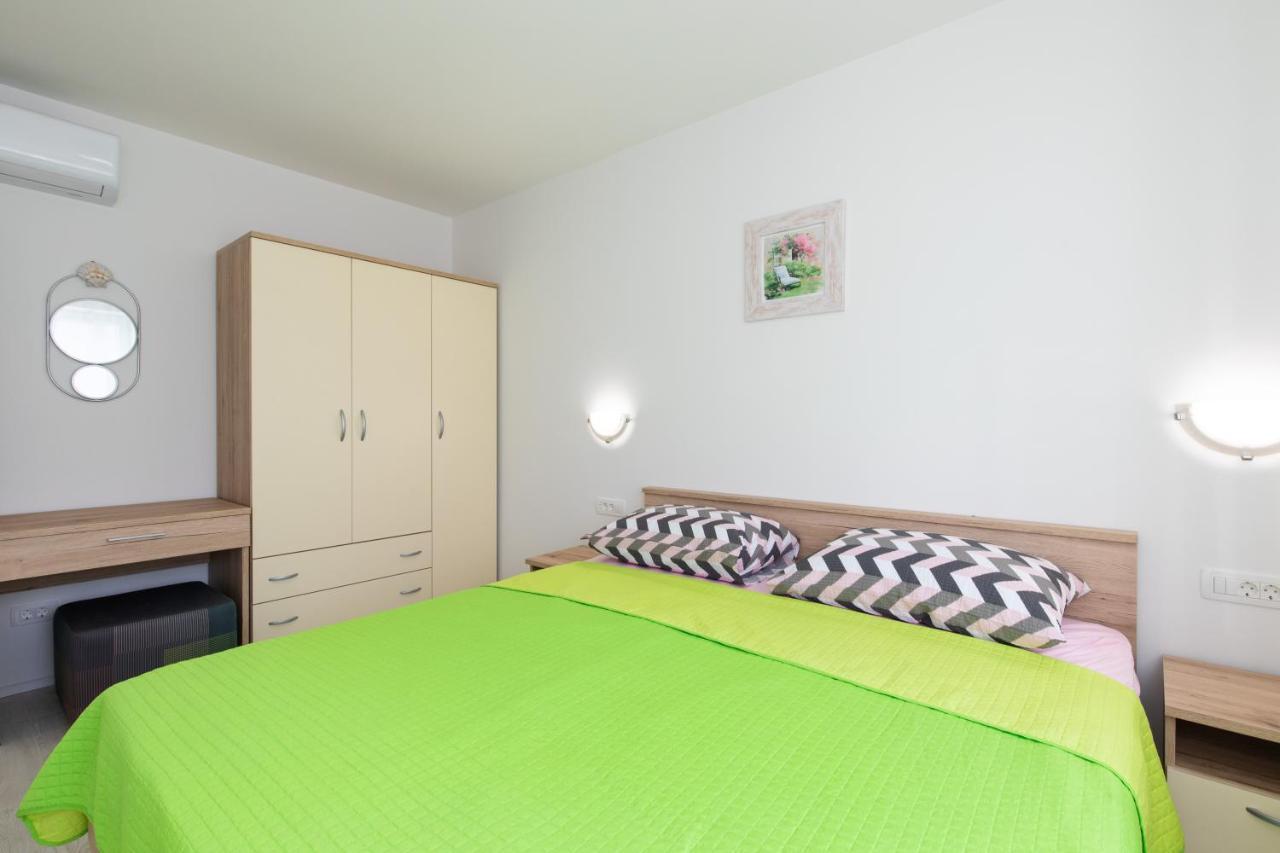 Apartman Ivona Na 1. Katu Malinska Eksteriør bilde